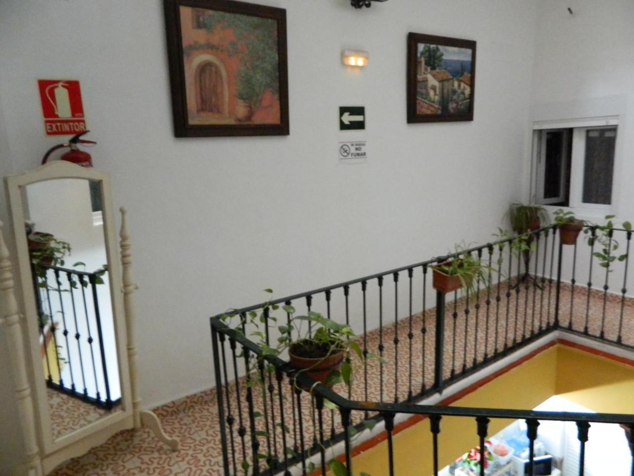 Hostal El Rincon De Carlota Seville Exterior photo